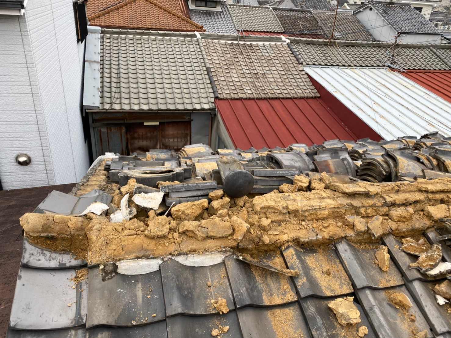 瓦屋根の葺き替えガルテクトへ